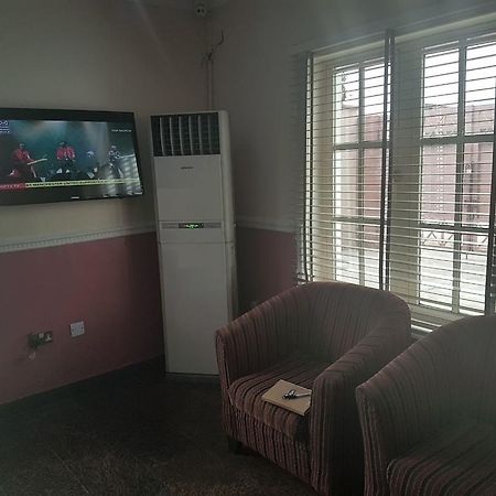 Agun Fbm Place Guest House المظهر الخارجي الصورة